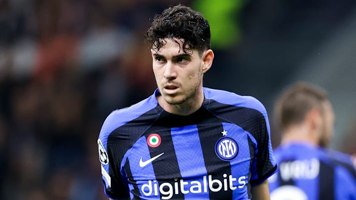 Bastoni se paye le Barça