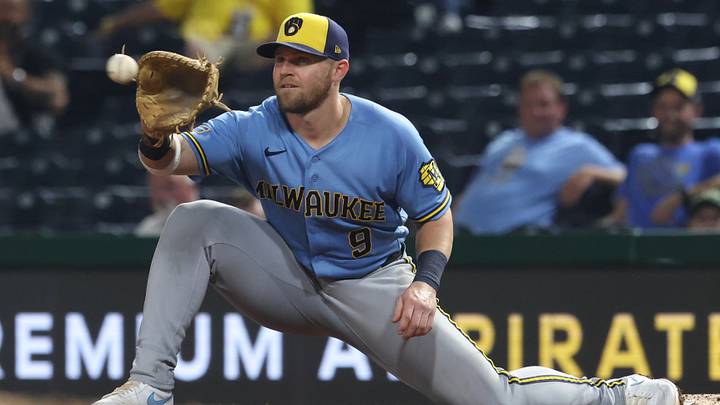 Sep 16, 2026; Pittsburgh, Pennsylvania, USA; Milwaukee Brewers first baseman Jake Bauers (9) takes a throw for an out against Pittsburgh Pirates right fielder Ronny Simon (not pictured) to end the eighth inning at PNC Park. Mandatory Credit: Charles LeClaire-Imagn Images Sep 16, 2026; Pittsburgh, Pennsylvania, USA; Milwaukee Brewers first baseman Jake Bauers (9) takes a throw for an out against Pittsburgh Pirates right fielder Ronny Simon (not pictured) to end the eighth inning at PNC Park. Mandatory Credit: Charles LeClaire-Imagn Images