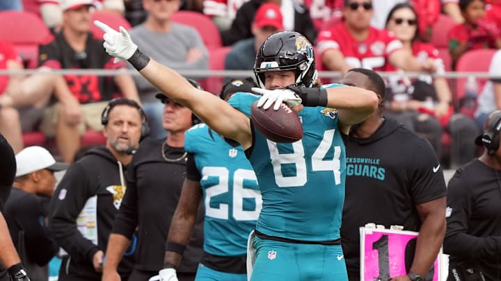 Sep 28, 2025; Santa Clara, California, USA; Jacksonville Jaguars tight end Hunter Long (84) gestures after catching a pass for a first down against the San Francisco 49ers during the fourth quarter at Levi's Stadium. Mandatory Credit: Darren Yamashita-Imagn Images