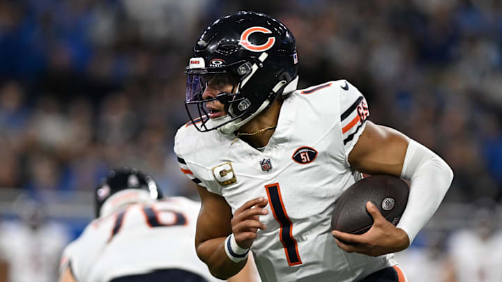 Nov 19, 2023; Detroit, Michigan, USA; Chicago Bears quarterback Justin Fields (1) runs the ball