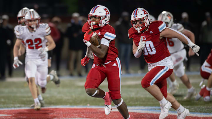 Arrowhead running back Devin Nettles (2) breaks away for a long touchdown run against Sussex Hamilton in a WIAA Division 1 third-round playoff game Friday, November 7, 2025.