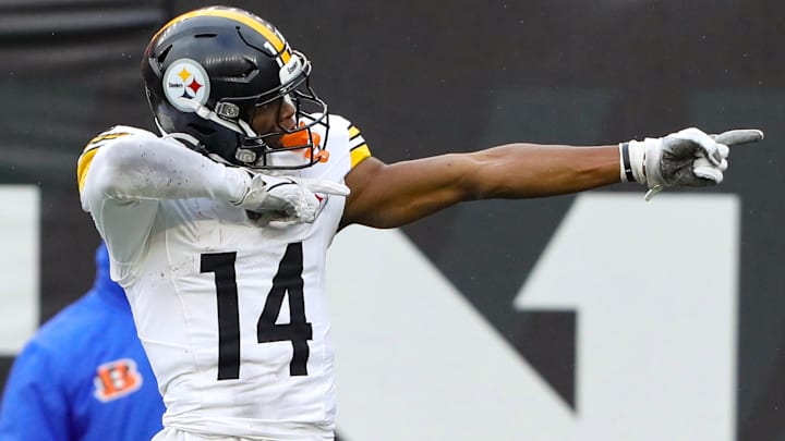Pittsburgh Steelers WR George Pickens celebrates his first down reception during the fourth quarter against the Cincinnati Bengals.