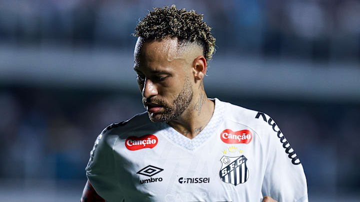Neymar sentiu o joelho e não deve mais atuar em 2025