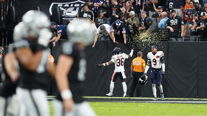 Sep 28, 2025; Paradise, Nevada, USA; Chicago Bears defensive back Jonathan Owens (36) celebrates with fans after the game against the Las Vegas Raiders at Allegiant Stadium. Mandatory Credit: Stephen R. Sylvanie-Imagn Images Sep 28, 2025; Paradise, Nevada, USA; Chicago Bears defensive back Jonathan Owens (36) celebrates with fans after the game against the Las Vegas Raiders at Allegiant Stadium. Mandatory Credit: Stephen R. Sylvanie-Imagn Images