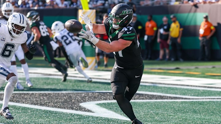 Oct 5, 2025; East Rutherford, New Jersey, USA; New York Jets running back Andrew Beck (47) catches a touchdown against the Dallas Cowboys during the second half at MetLife Stadium. Mandatory Credit: Vincent Carchietta-Imagn Images