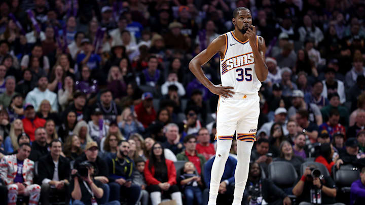Phoenix Suns v Sacramento Kings