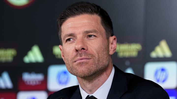 Xabi Alonso débutera sa première compétition avec le Real Madrid. Xabi Alonso débutera sa première compétition avec le Real Madrid.