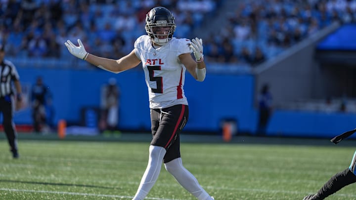 Atlanta Falcons wide receiver Drake London suffered a hip injury Sunday against the Dallas Cowboys. Atlanta Falcons wide receiver Drake London suffered a hip injury Sunday against the Dallas Cowboys.