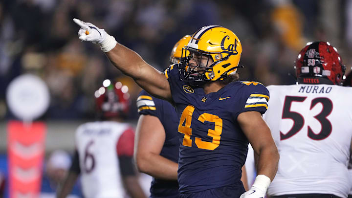 Cal edge rusher Ryan McCulloch points the way