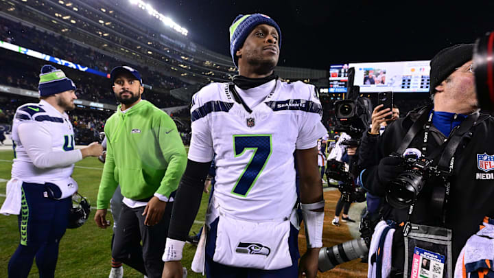 Dec 26, 2024; Chicago, Illinois, USA; Seattle Seahawks quarterback Geno Smith (7) walks off the field after the game against the Chicago Bears at Soldier Field. Mandatory Credit: Daniel Bartel-Imagn Images Dec 26, 2024; Chicago, Illinois, USA; Seattle Seahawks quarterback Geno Smith (7) walks off the field after the game against the Chicago Bears at Soldier Field. Mandatory Credit: Daniel Bartel-Imagn Images