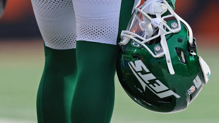 Oct 26, 2025; Cincinnati, Ohio, USA; A detailed photo of New York Jets running back Breece Hal’sl (20) helmet during the fourth quarter against the Cincinnati Bengals at Paycor Stadium. Mandatory Credit: Katie Stratman-Imagn Images