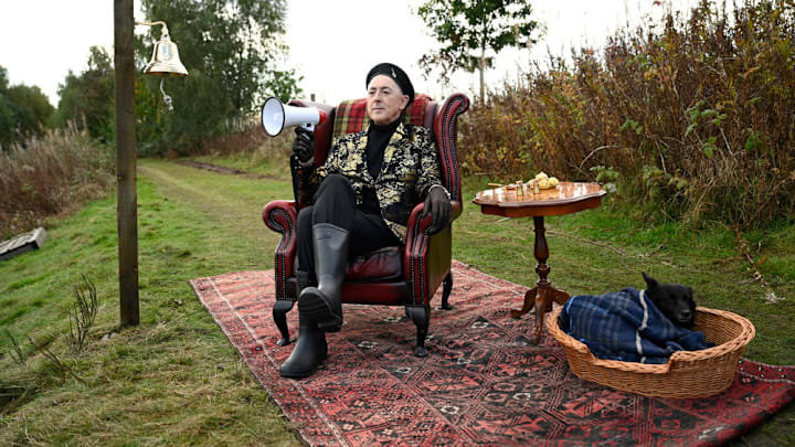 THE TRAITORS -- "The Weight of Deceit" Episdoe 210 -- Pictured: Alan Cumming -- (Photo by: Euan Cherry/Peacock)