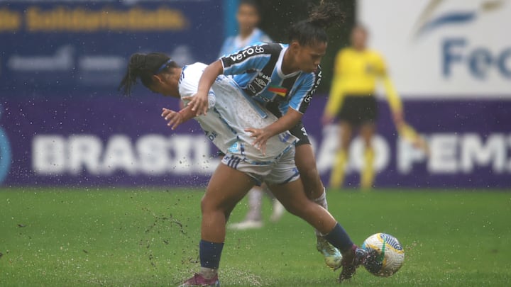 Grêmio e Cruzeiro se enfrentaram em junho de 2024 pelo Brasileirão feminino Grêmio e Cruzeiro se enfrentaram em junho de 2024 pelo Brasileirão feminino