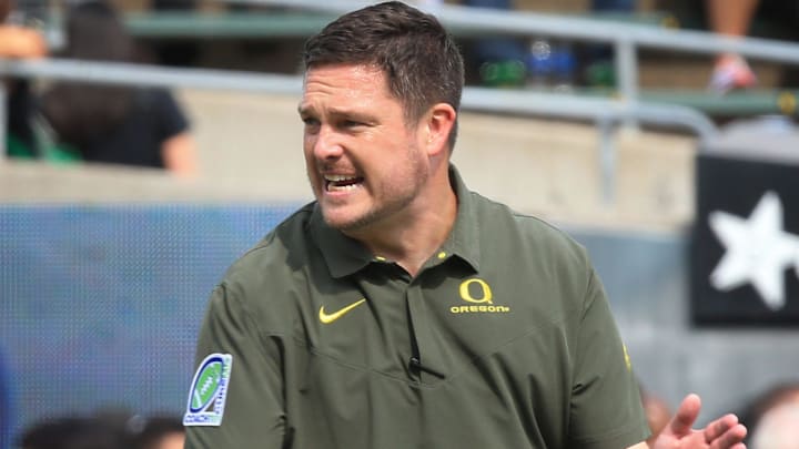 Oregon head coach Dan Lanning offers encouragement to the Ducks before the game against BYU at Autzen Stadium Saturday, Sept. 17, 2022. Oregon head coach Dan Lanning offers encouragement to the Ducks before the game against BYU at Autzen Stadium Saturday, Sept. 17, 2022.