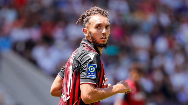 Amine Gouiri s'engage avec le Stade Rennais. 