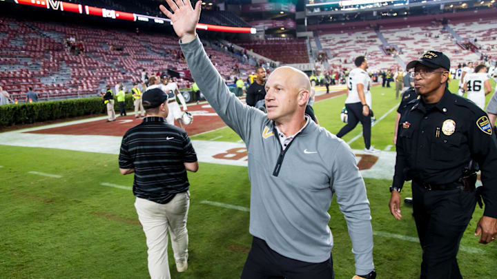 Sep 13, 2025; Columbia, South Carolina, USA; Vanderbilt Commodores head coach Clark Lea waves to his team’s fans following their win over the South Carolina Gamecocks at Williams-Brice Stadium. Mandatory Credit: Jeff Blake-Imagn Images Sep 13, 2025; Columbia, South Carolina, USA; Vanderbilt Commodores head coach Clark Lea waves to his team’s fans following their win over the South Carolina Gamecocks at Williams-Brice Stadium. Mandatory Credit: Jeff Blake-Imagn Images