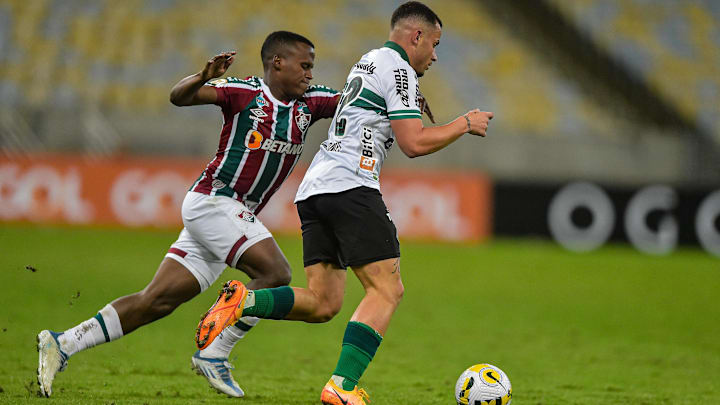Coritiba e Fluminense se enfrentam no Couto Pereira.