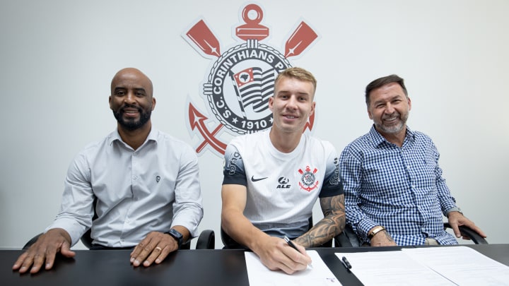 Charles é o quarto reforço do Corinthians neste meio de 2024. Charles é o quarto reforço do Corinthians neste meio de 2024.