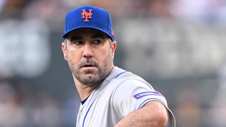 New York Mets starting pitcher Justin Verlander (35) throws
