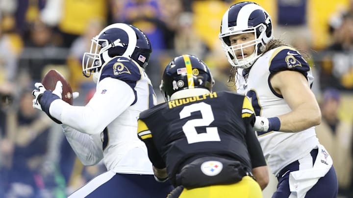 Nov 10, 2019; Pittsburgh, PA, USA; Los Angeles Rams defensive end Dante Fowler (left) recovers a fumble by Pittsburgh Steelers quarterback Mason Rudolph (2) and returns it for a touchdown during the first quarter at Heinz Field. Mandatory Credit: Charles LeClaire-Imagn Images Nov 10, 2019; Pittsburgh, PA, USA; Los Angeles Rams defensive end Dante Fowler (left) recovers a fumble by Pittsburgh Steelers quarterback Mason Rudolph (2) and returns it for a touchdown during the first quarter at Heinz Field. Mandatory Credit: Charles LeClaire-Imagn Images