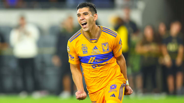 Tras haber cumplido su juego de suspensión ante Mazatlán, Jesús Angulo volvería a la titularidad para ocupar la lateral izquierda.