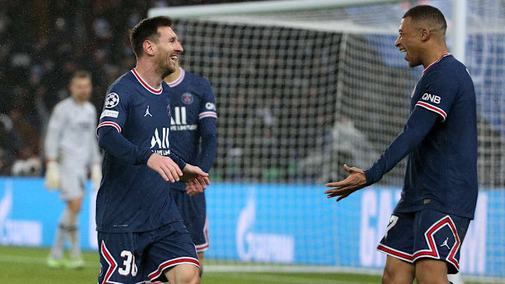 Mesmo sem Neymar, lesionado, Messi e Mbappé deram conta do recado e PSG goleou