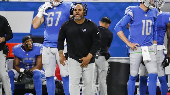 Sep 18, 2022; Detroit, Michigan, USA; Detroit Lions assistant head coach Duce Staley talks to