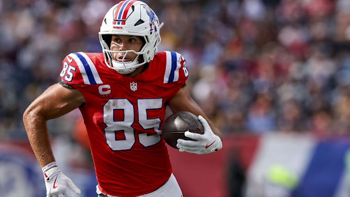 Sep 21, 2025; Foxborough, Massachusetts, USA; New England Patriots tight end Hunter Henry (85) runs the ball during the third quarter at Gillette Stadium. Mandatory Credit: Paul Rutherford-Imagn Images