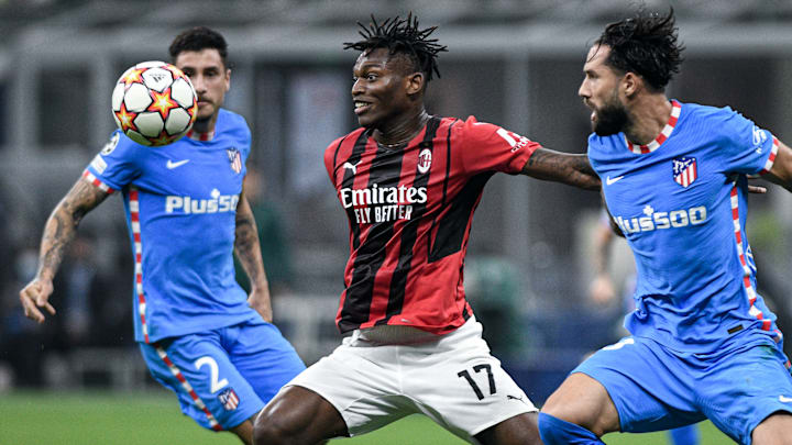 Leao in azione contro l'Atletico Madrid 