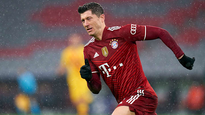 Do ascendente Benzema ao consolidado Lewandowski: os maiores artilheiros de 2021.