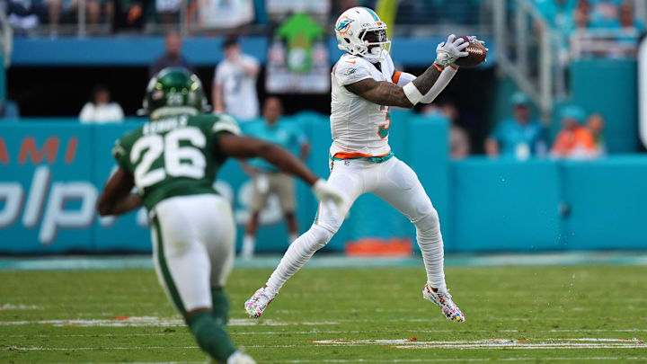 Miami Dolphins wide receiver Odell Beckham Jr. (3) makes a catch against the New York Jets during the second half at Hard Rock Stadium.