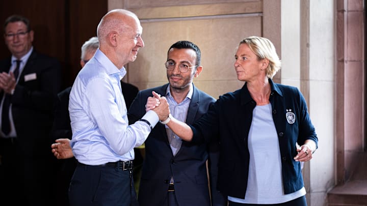 DFB-Präsident Bernd Neuendorf und Bundestrainerin Martina Voss-Tecklenburg DFB-Präsident Bernd Neuendorf und Bundestrainerin Martina Voss-Tecklenburg