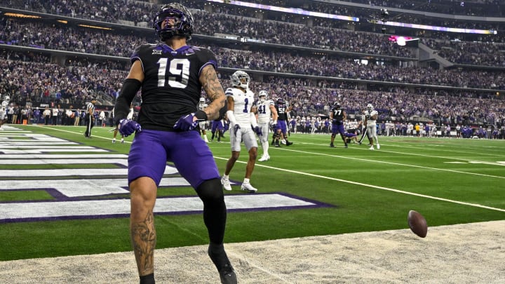 Dec 3, 2022; Arlington, TX, USA; TCU Horned Frogs tight end Jared Wiley (19) celebrates making a two Dec 3, 2022; Arlington, TX, USA; TCU Horned Frogs tight end Jared Wiley (19) celebrates making a two
