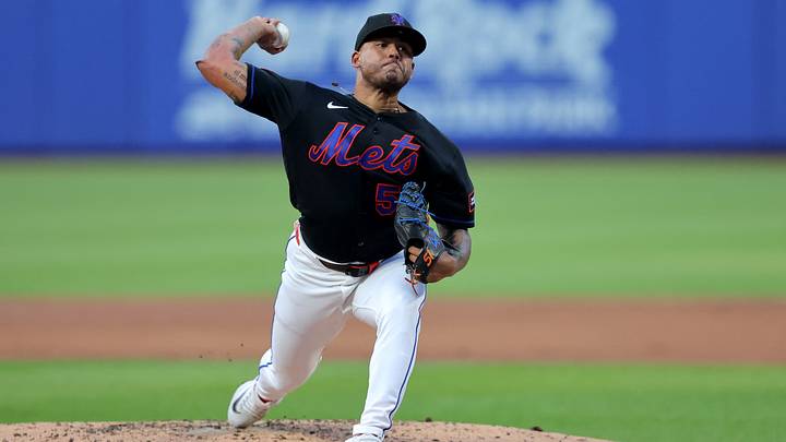 Jun 25, 2026; New York City, New York, USA; New York Mets starting pitcher Freddy Peralta (51) pitches against the Chicago Cubs during the third inning at Citi Field. Mandatory Credit: Brad Penner-Imagn Images