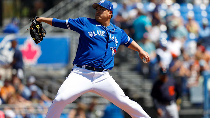 Mar 25, 2022; Dunedin, Florida, USA; Toronto Blue Jays starting pitcher Hyun Jin Ryu (99) throws a