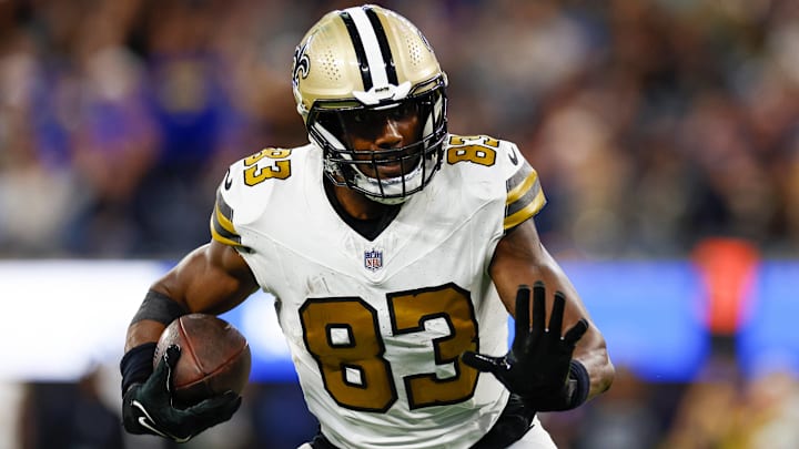 INGLEWOOD, CA - DECEMBER 21: New Orleans Saints tight end Juwan Johnson (83) runs with the ball in the second half during an NFL, American Football Herren, USA regular season game between the New Orleans Saints and the Los Angeles Rams on December 21, 2023, at SoFi Stadium in Inglewood, CA. 