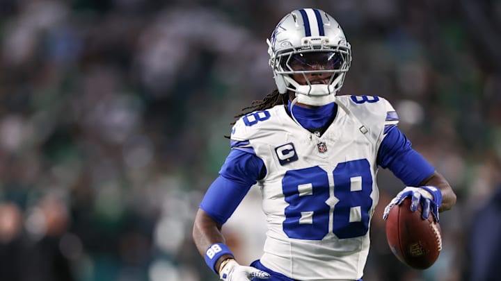 Dallas Cowboys wide receiver CeeDee Lamb warms up before the game against the Philadelphia Eagles at Lincoln Financial Field.