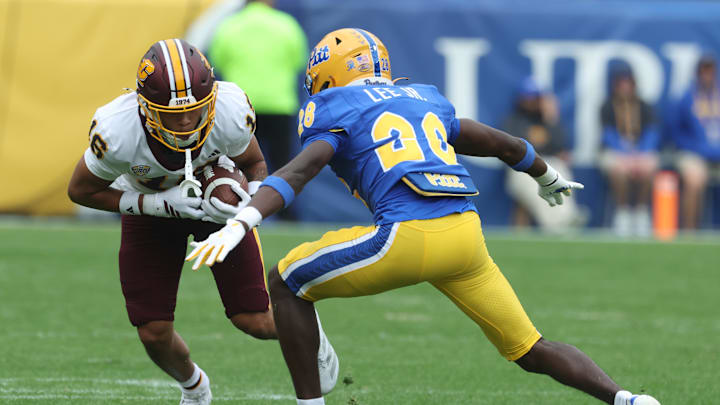 Sep 6, 2025; Pittsburgh, Pennsylvania, USA; Central Michigan Chippewas wide receiver Nasir Williams (16) runs after a catch against Pittsburgh Panthers defensive back Shawn Lee Jr. (28) during the third quarter at Acrisure Stadium. Mandatory Credit: Charles LeClaire-Imagn Images Sep 6, 2025; Pittsburgh, Pennsylvania, USA; Central Michigan Chippewas wide receiver Nasir Williams (16) runs after a catch against Pittsburgh Panthers defensive back Shawn Lee Jr. (28) during the third quarter at Acrisure Stadium. Mandatory Credit: Charles LeClaire-Imagn Images