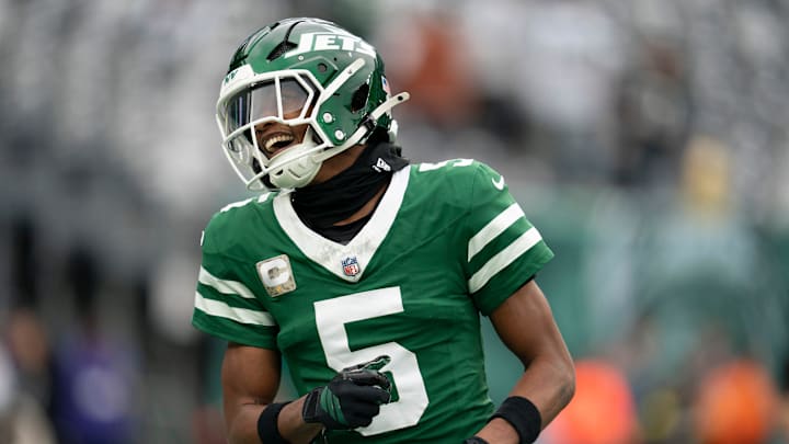 New York Jets wide receiver Garrett Wilson (5) warms up during an NFL Week 10 game between the New York Jets and the Cleveland Browns at MetLife Stadium on Sunday, Nov. 9, 2025. New York Jets wide receiver Garrett Wilson (5) warms up during an NFL Week 10 game between the New York Jets and the Cleveland Browns at MetLife Stadium on Sunday, Nov. 9, 2025.