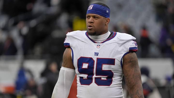 Nov 9, 2025; Chicago, Illinois, USA; New York Giants defensive tackle Roy Robertson-Harris (95) leaves the field after losing to the Chicago Bears at Soldier Field. Mandatory Credit: David Banks-Imagn Images
