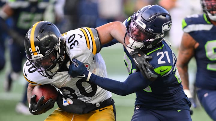 Seattle Seahawks cornerback Devon Witherspoon (21)