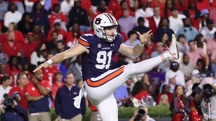 Auburn Tigers punter Oscar Chapman (91) at Jordan-Hare Stadium. 