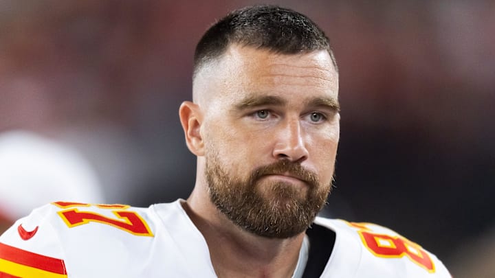 Aug 9, 2025; Glendale, Arizona, USA; Kansas City Chiefs tight end Travis Kelce (87) against the Arizona Cardinals during a preseason NFL game at State Farm Stadium. 