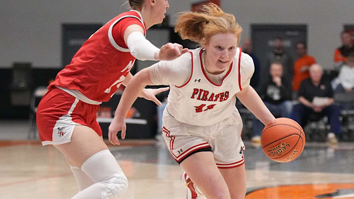 Pewaukee's Amy Terrian (43) drives to the basket during a WIAA Division 1 sectional championship game at Hartford, Saturday, March 8, 2025.