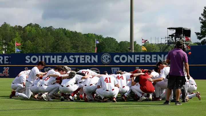 An Alabama baseball team huddle at the SEC Tournament.