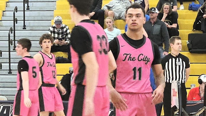 Baker junior Rasean Jones returned from a separated shoulder in time to help his team return to the OSAA Class 4A boys basketball state tournament. Baker junior Rasean Jones returned from a separated shoulder in time to help his team return to the OSAA Class 4A boys basketball state tournament.