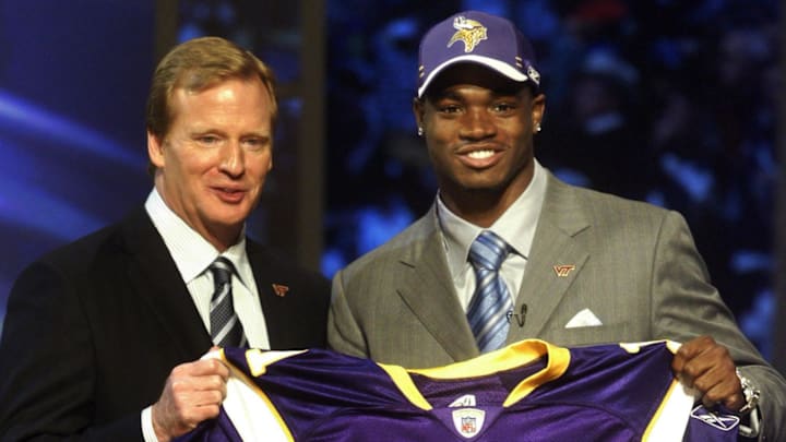Apr 28, 2007; New York, NY, USA; NFL commissioner Roger Goodell introduces running back Adrian Peterson (Oklahoma) as the number seven overall pick to the Minnesota Vikings in the 2007 NFL Draft at Radio City Music Hall in New York City. Mandatory Credit: Photo by Pouya Dianat-Imagn Images © Copyright Pouya Dianat Apr 28, 2007; New York, NY, USA; NFL commissioner Roger Goodell introduces running back Adrian Peterson (Oklahoma) as the number seven overall pick to the Minnesota Vikings in the 2007 NFL Draft at Radio City Music Hall in New York City. Mandatory Credit: Photo by Pouya Dianat-Imagn Images © Copyright Pouya Dianat