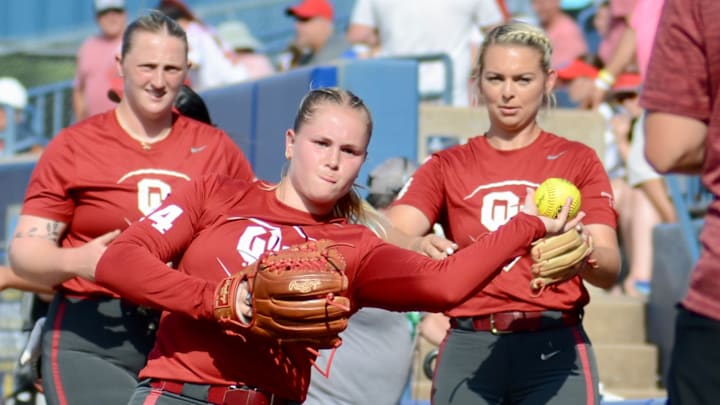 Oklahoma pitcher Audrey Lowry