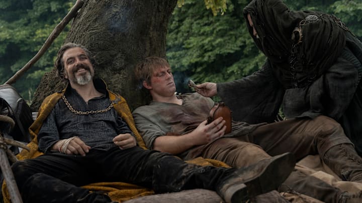 Daniel Ings (Lyonel Baratheon), Peter Claffey (Dunk), and Paul Murphy (Maester) in A Knight of the Seven Kingdoms.