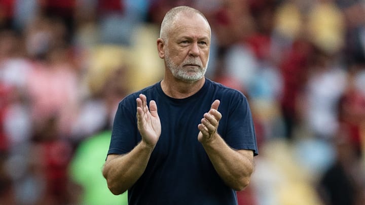 Mano Menezes foi demitido do Fluminense em 30 de março Mano Menezes foi demitido do Fluminense em 30 de março